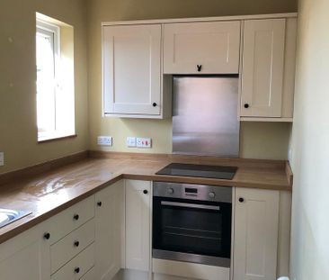 3 bedroom semi-detached house to rent - Photo 2