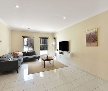 Large Townhouse in Prime Location. - Photo 1