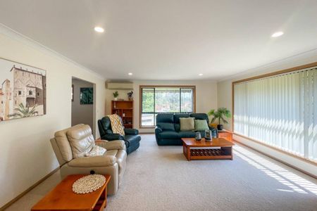 Beautiful Fully Furnished 3-Bedroom Home in Denhams Beach - Photo 2