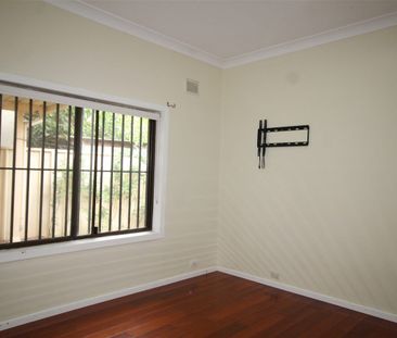 MODERN 3 BEDROOM FAMILY HOME - Photo 3