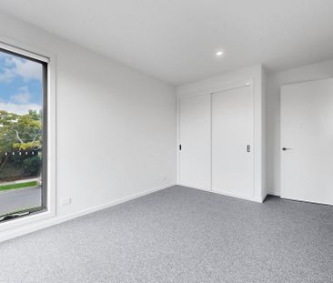 ELEVATE YOUR LIFESTYLE WITH THIS PRESTIGIOUS NEW-BUILT RESIDENCE - Photo 5