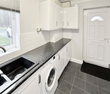 2 bedroom semi-detached house to rent - Photo 6