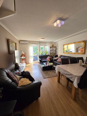 Nykarlebygatan, Kista - Photo 1