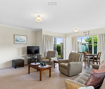 Great location - bright and sunny - Photo 1