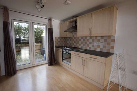 2 bedroom flat to rent - Photo 2