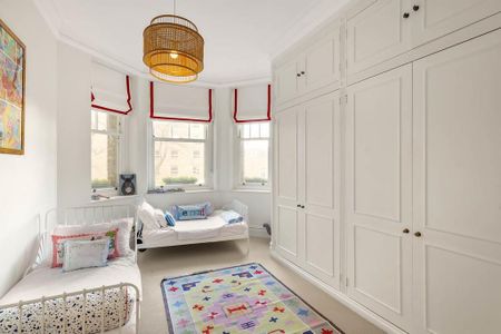 4 bedroom apartment to rent - Photo 4