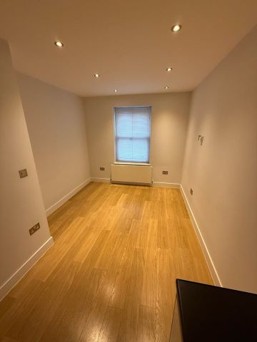 1 Bed Flat, The Broadway, SW19 - Photo 2