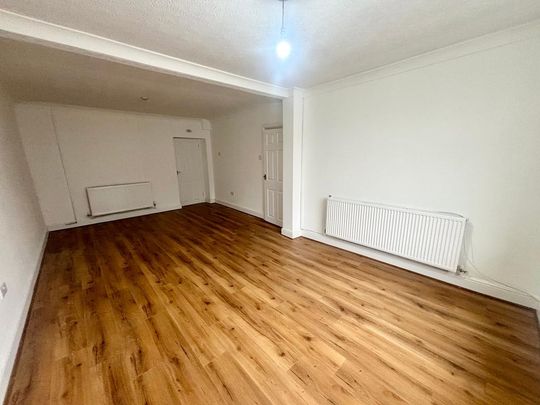 3 bedroom property to rent - Photo 1