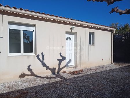 ROGNONAS - Maison de plain pied avec 3 chambres et garage., - Photo 2