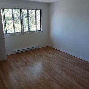 Grand 5-1/2 rénové haut de duplex - STL - Photo 2