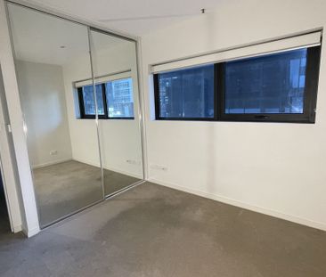 708/5 Sutherland Street, Melbourne - Photo 1