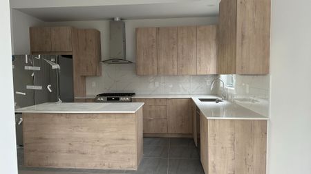 For Lease - 17 Carl Hill Lane, Richmond Hill, Ontario - Photo 2