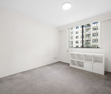 Stylish Pyrmont Living in the Palladium Complex - Photo 4