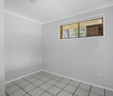 TIDY LOW SET HOME, SIDE ACCESS, SHED IN POPULAR CLINTON! - Photo 5