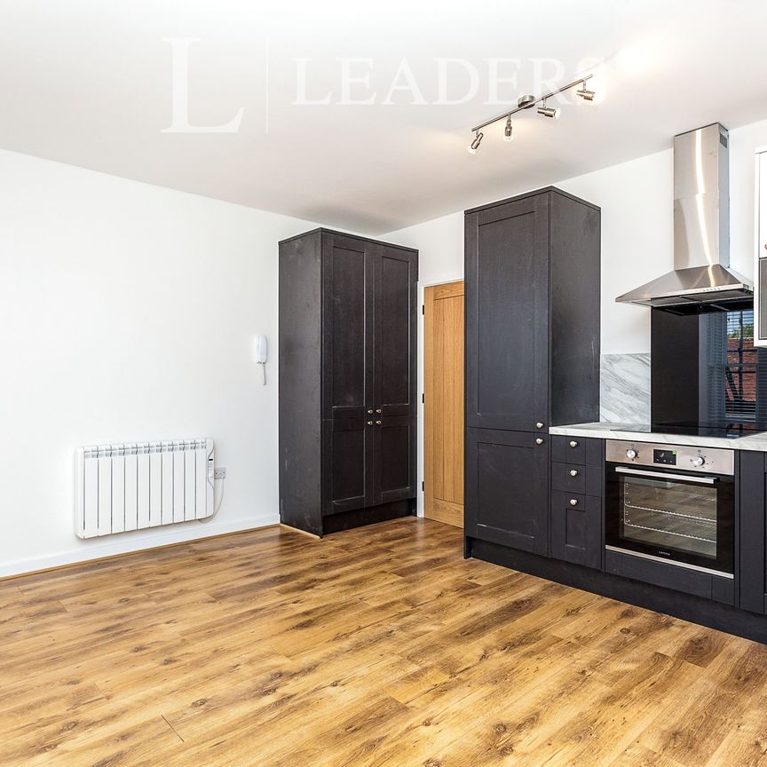 2 bedroom flat to rent High Street - Photo 1