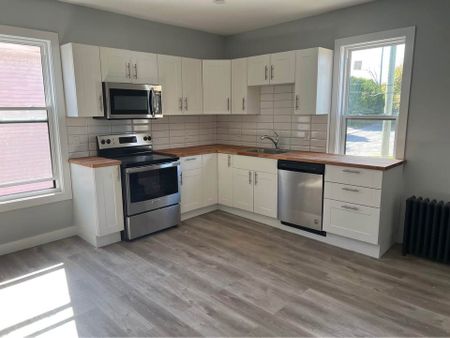 For Lease - 20497 LESLIE Street Unit# 2ND FLOOR, East Gwillimbury, Ontario - Photo 2