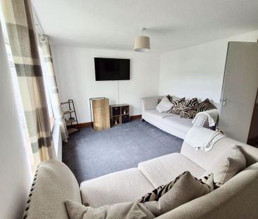 4 bedroom detached house to rent - Photo 1