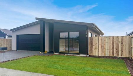 Generous Grounds, Modern Living - Photo 4