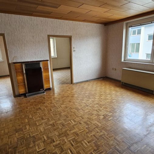 3-Zimmer Genossenschaftswohnung zur Selbstrenovierung im letzten Stock – ganz oben - Foto 1
