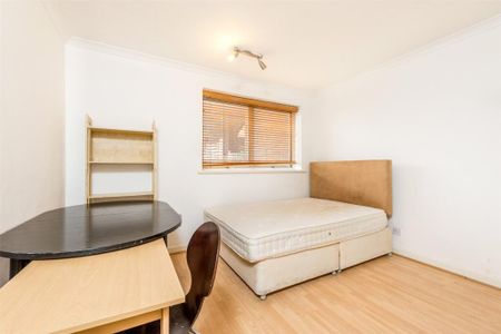 3 bedroom property to let - Photo 4