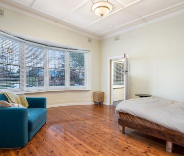 Charming Central Unit! - Photo 2