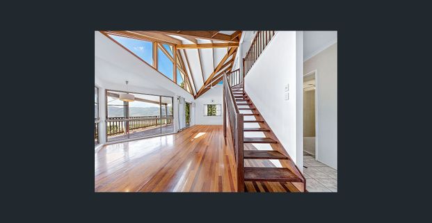 Escape to Woodwark - 3-Bedroom Bushland Cottage with Breathtaking Water Views - Photo 1