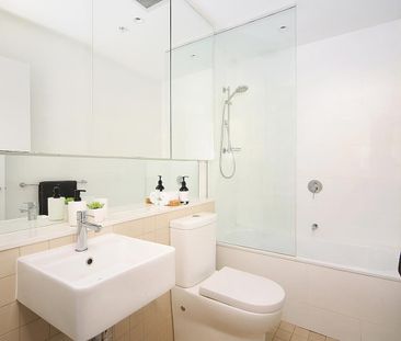 Stunning Two Bedroom Apartment - Partly Furnished - Photo 4