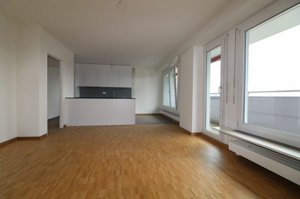 Am Lindenplatz - renovierte 2.5-Zimmer-Wohnung mit Weitblick zu vermieten - Photo 1