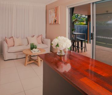 2-Bedroom Burleigh Retreat – Walk to James Street & the Beach - Photo 1