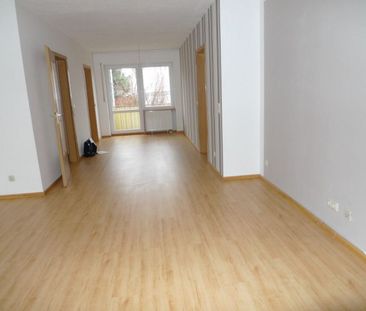 Schmölln, Super 3-Raum-EG-Wohnung mit 2 Balkonen! (ME21) - Photo 1