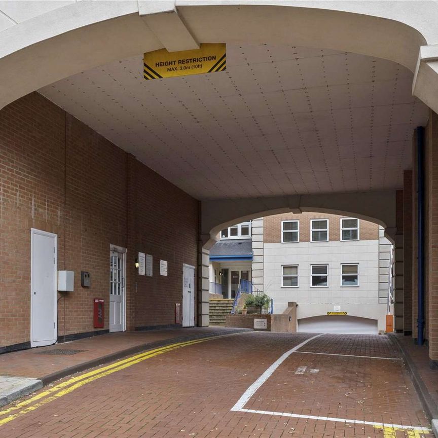 A stylish two bedroom, two bathroom apartment with underground parking in the heart of St Albans - Photo 2