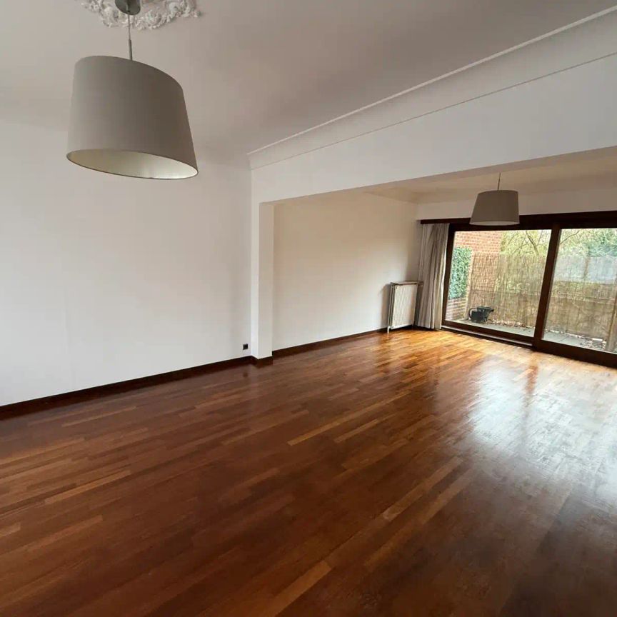 Ruime woning met 4 slaapkamers, garage en tuin in Dilbeek - Photo 1