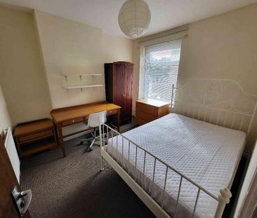 4 bedroom terraced house to rent - Photo 4