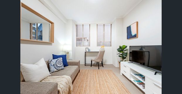 Stylish and well-appointed apartment - Photo 1