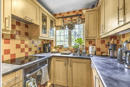 College Gardens, London, SW17, London - Photo 4