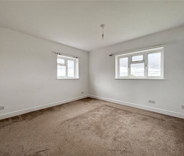 Well presented 3 Bedroom semi-detached house located in a sought af... - Photo 3