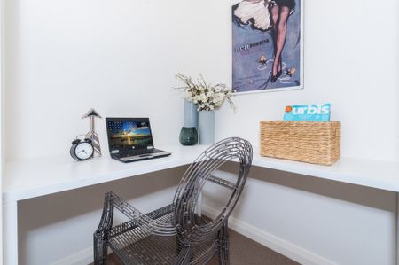 Contemporary living at it's Best! - Photo 4