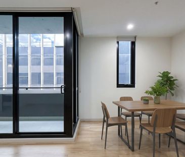 Unfurnished One-Bedroom Apartment with Landmark Carlton Views - Photo 2