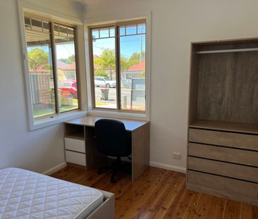 Rooms available in share house! Furnished and all bills included! - Photo 5