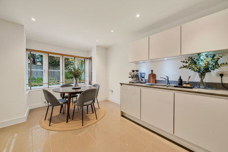 4 bedroom link detached house to rent - Photo 4