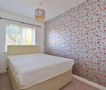 Snowdrop Way, Bisley, Woking, Surrey, GU24 - Photo 5