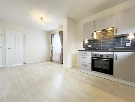 3 bedroom Semi-detached house to rent - Photo 5
