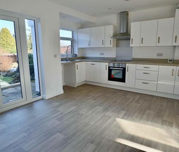 2 bedroom semi-detached house to rent - Photo 6