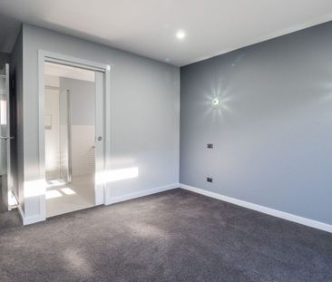 Stylish, Low-Maintenance Living in a Quiet Cul-de-sac - Photo 4