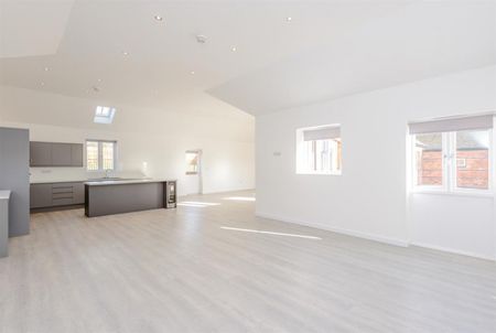 4 bedroom House To Let - Photo 5