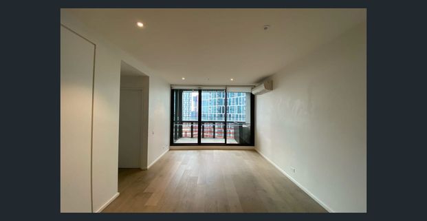 This apartment on the 20th floor - Photo 1