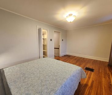 644 Churchill Avenue North - Photo 5