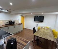 Spacious Rooms to Let on Stanley Terrace, Preston - Photo 5