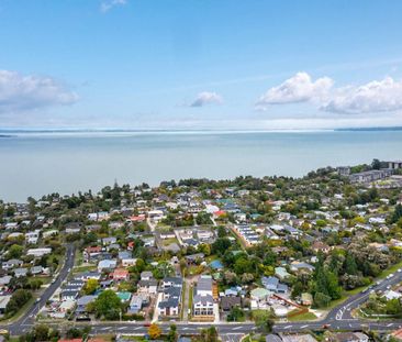 Prime Green Bay Location – 2-Bedroom Townhouse with Special Offer - Photo 3