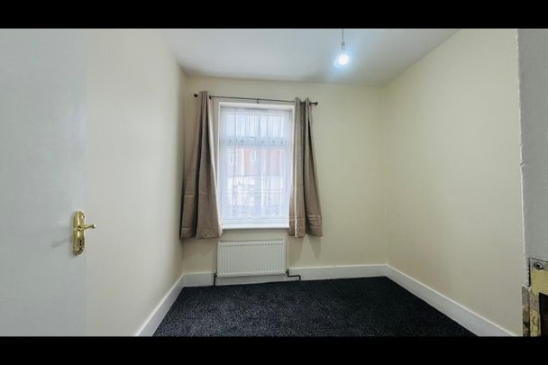 4 Bed Terraced House, Friars Road, E6 - Photo 1
